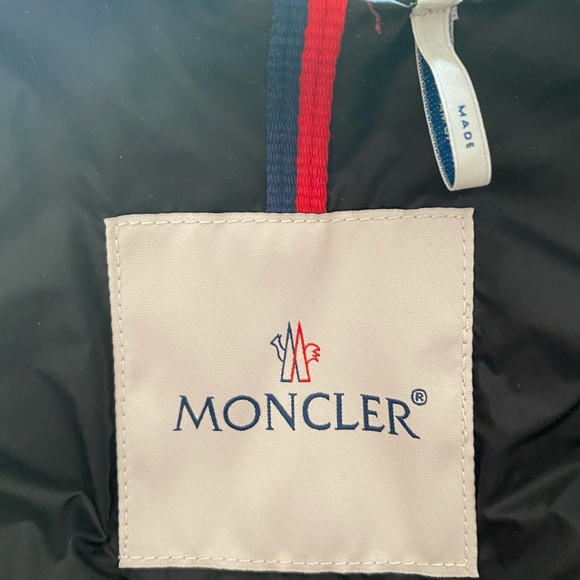Men’s montcler puffer - Picture 4 of 10